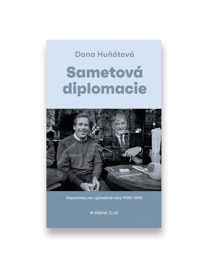Sametová diplomacie | Dana Huňátová | Shelfie