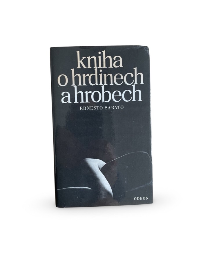 Kniha o hrdinech a hrobech
